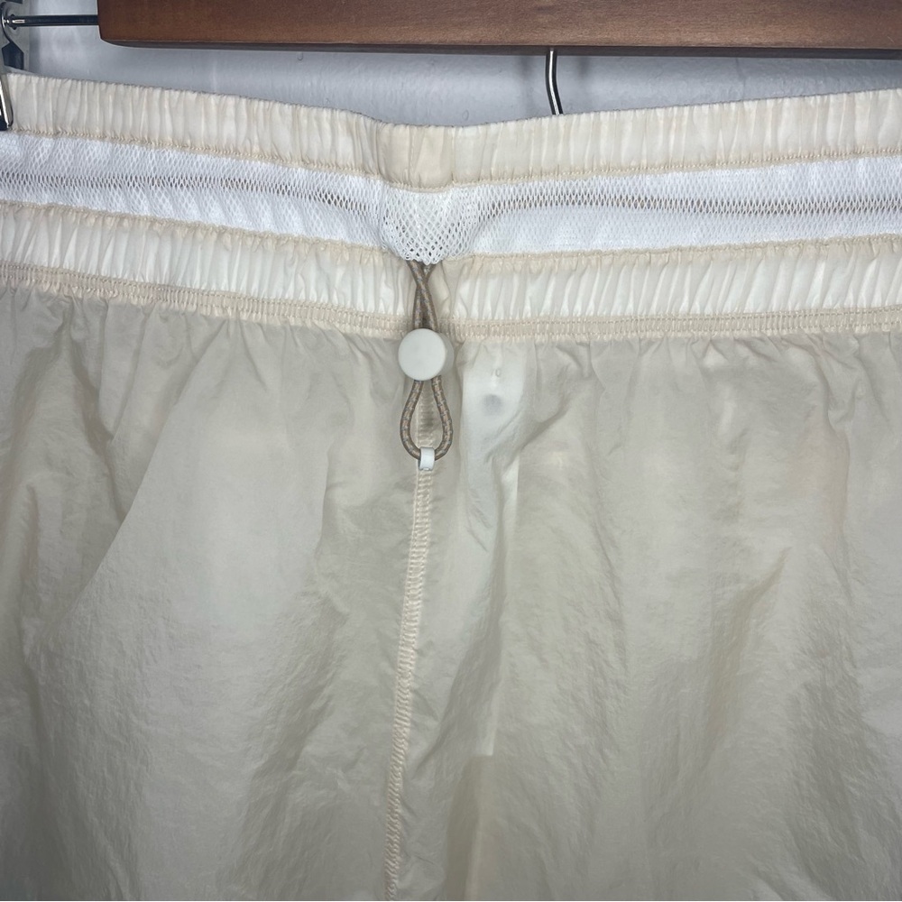 Lululemon Step Out High Rise Short 3" in White Opal - Picture 7 of 14